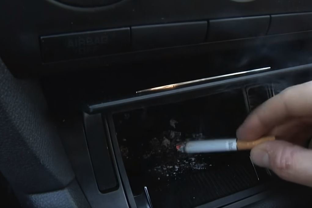Řidiče čekají v Rakousku nová omezení vztahující se ke kouření za volantem