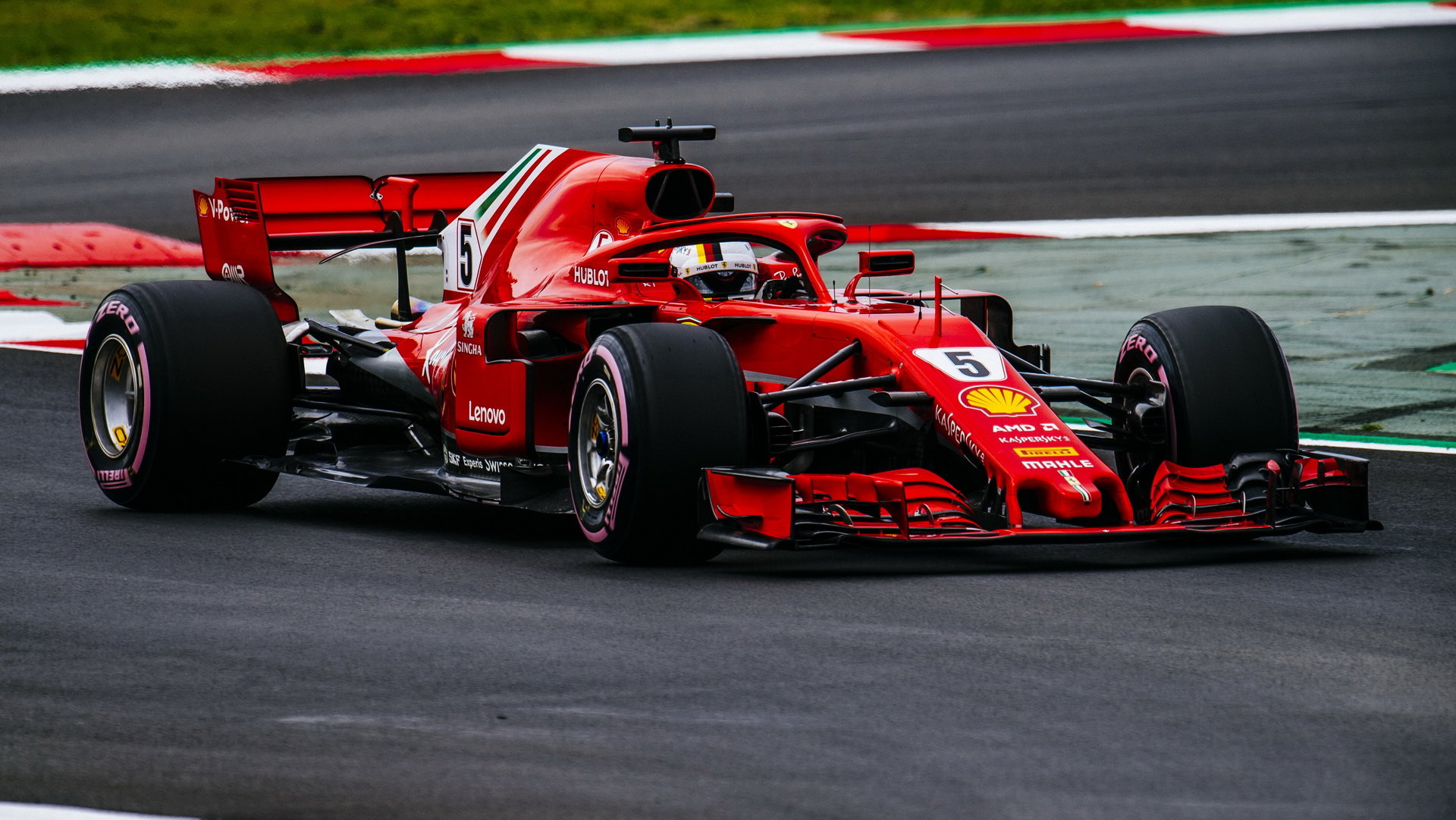 Sebastian Vettel v druhém dni testů v Barceloně