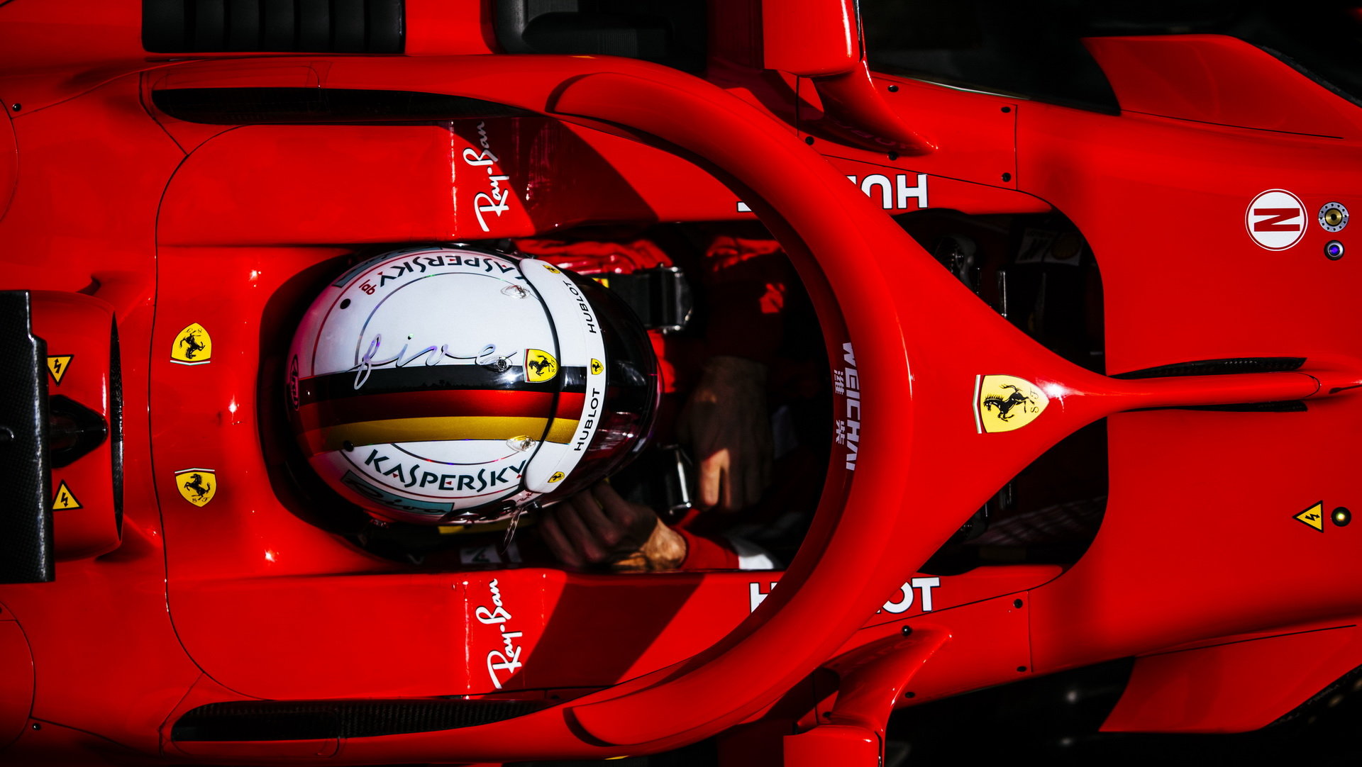 Co se během startu odehrává v kokpitu Ferrari?