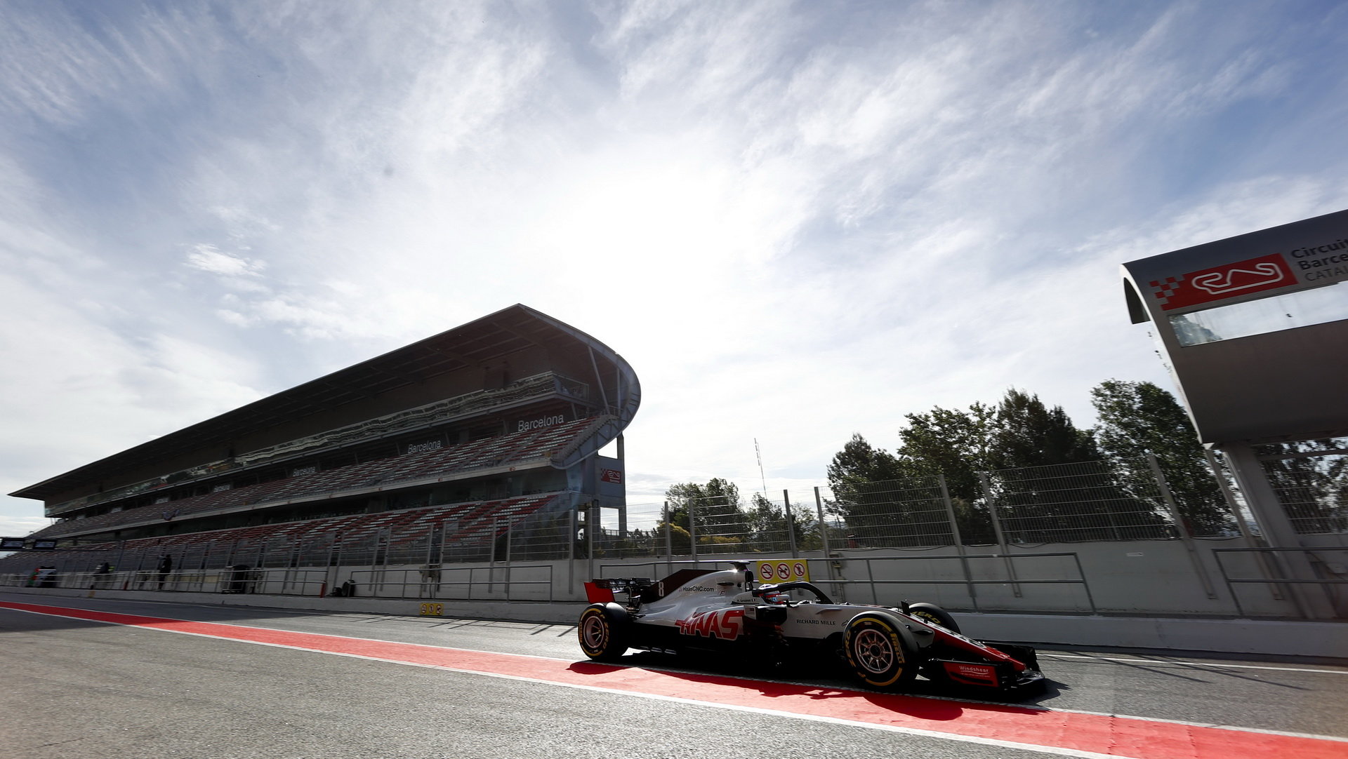 Romain Grosjean v prvním dni testů v Barceloně