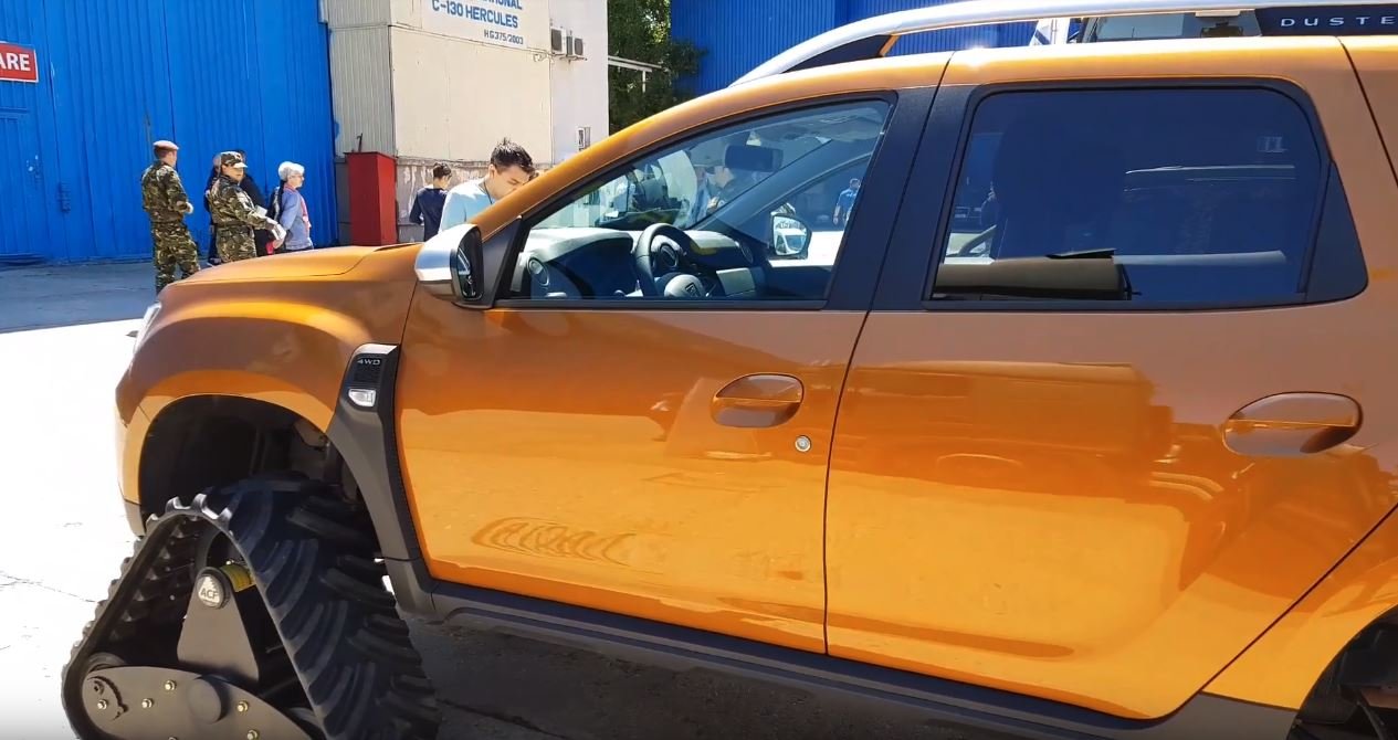 Nová Dacia Duster na speciálních pásech, díky kterým zdolá téměř jakýkoliv terén