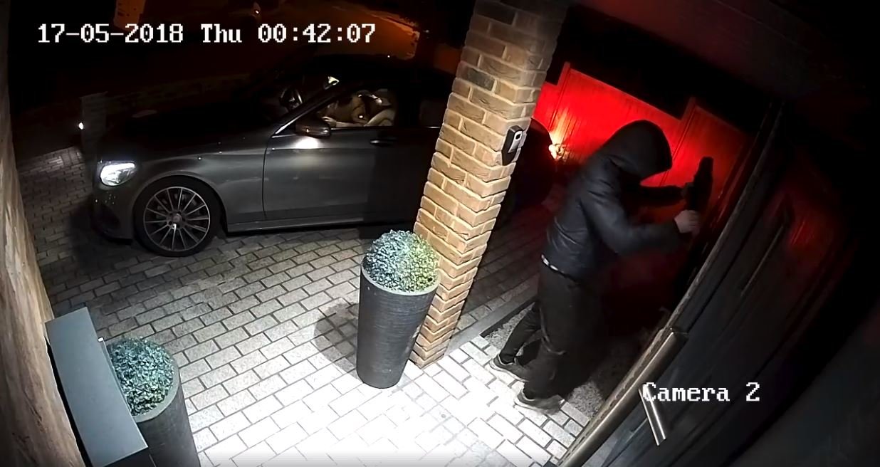 Ke krádeži nového Mercedesu stačilo zlodějům pouhých 28 sekund