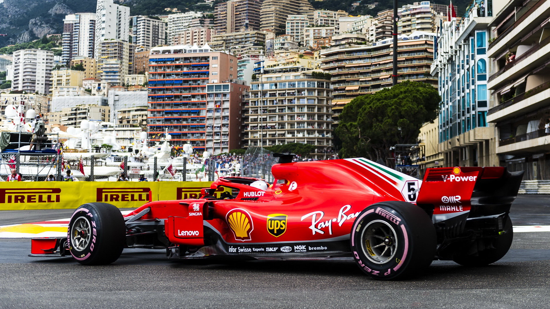 Sebastian Vettel během tréninku v Monaku