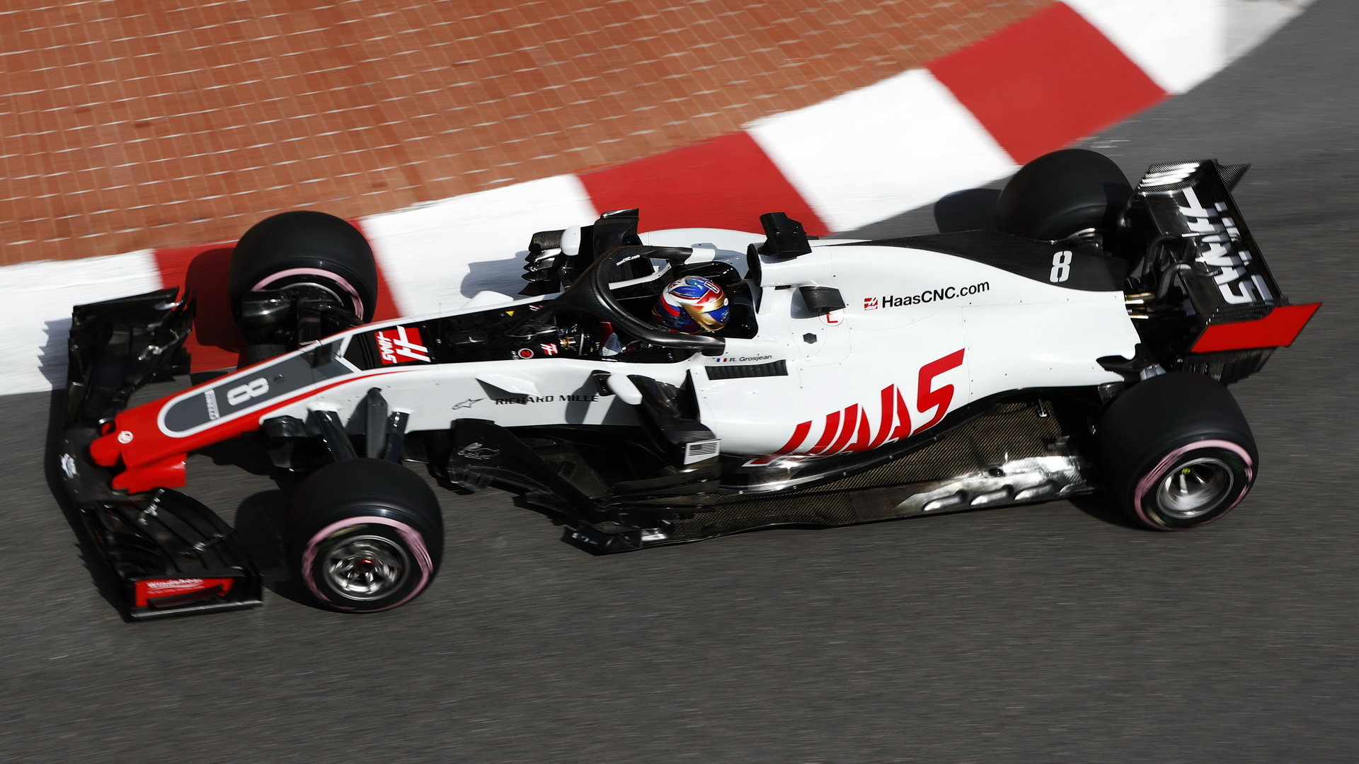 Romainovi Grosjeanovi sezóna vůbec nevychází dle představ, s konkurenceschopným vozem na body zatím ani jednou nedosáhl