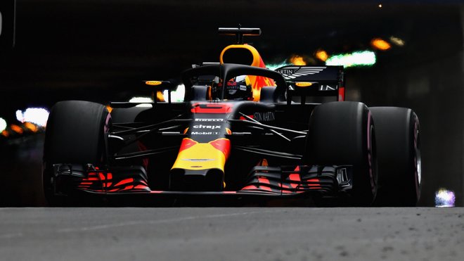 Daniel Ricciardo za tunelem během tréninku v Monaku