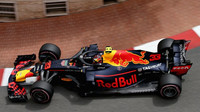 Max Verstappen v tréninku v Monaku