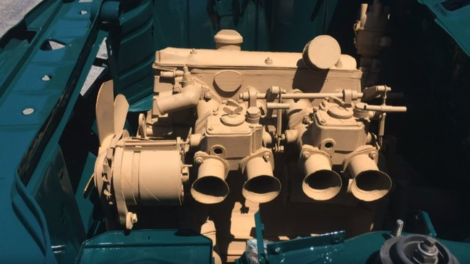 Neuvěřitelně přesná replika motoru BMW M10 byla vyrobena kompletně z kartonu