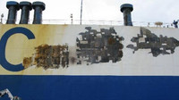 Vyšetřovací zpráva dokládá sílu požáru v podpalubí i snímky poškozeného pláště lodě