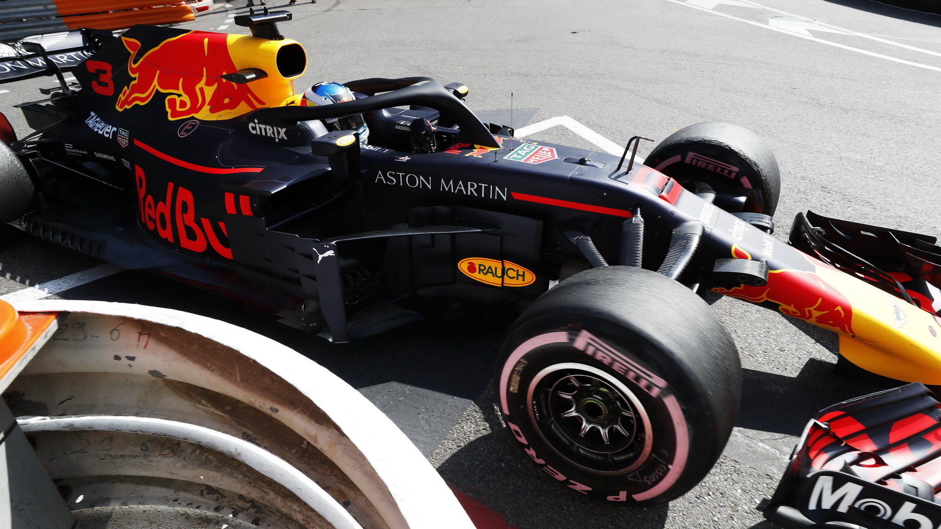 Daniel Ricciardo na hyper-měkké směsi v Monaku