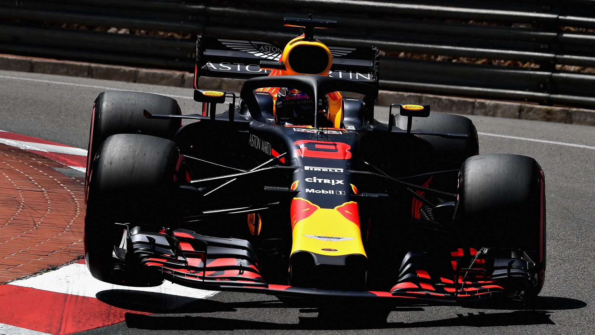 Zatímco Max Verstappen pokračoval v chybách, Daniel Ricciardo ovládl víkend v Monaku. Bude v tom pokračovat i v Montrealu?