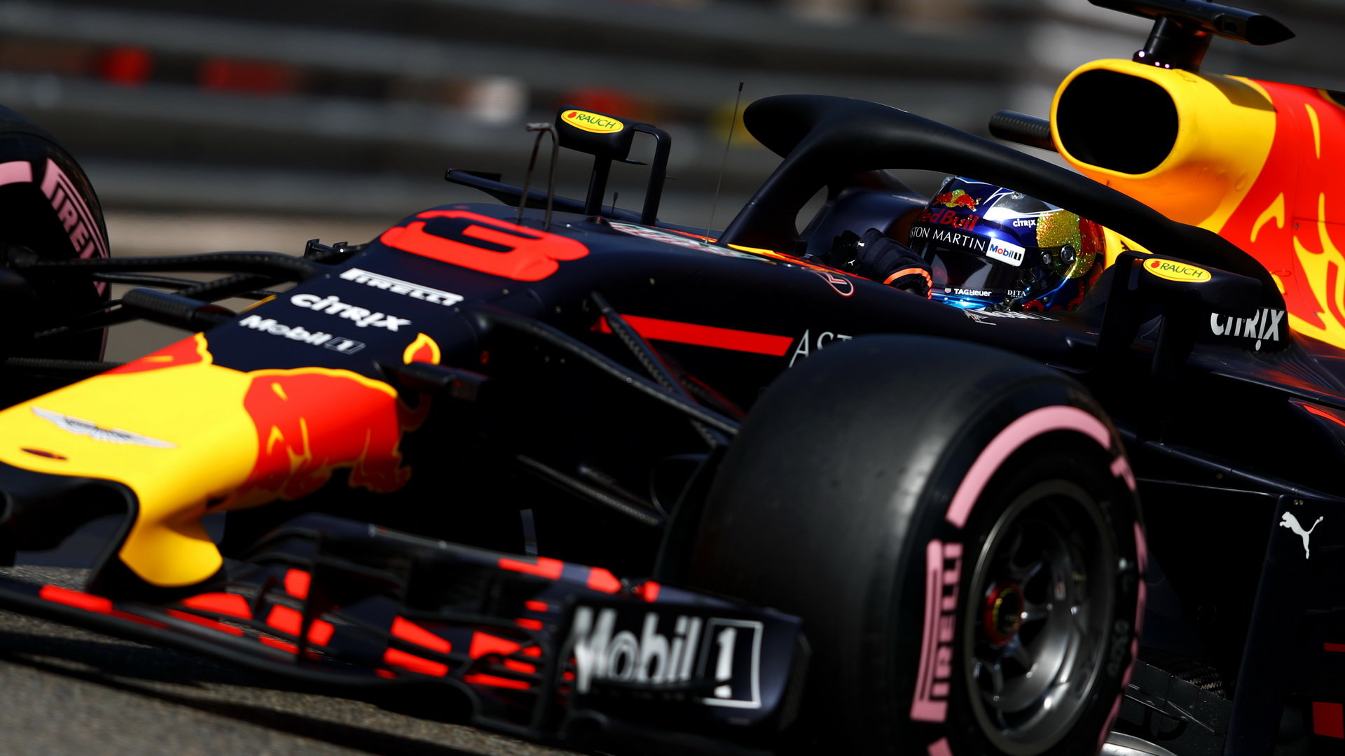 Šasi Red Bullu je špičkové, s hyper-měkkými pneumatikami si rozumí lépe než vozy Ferrari či Mercedesu