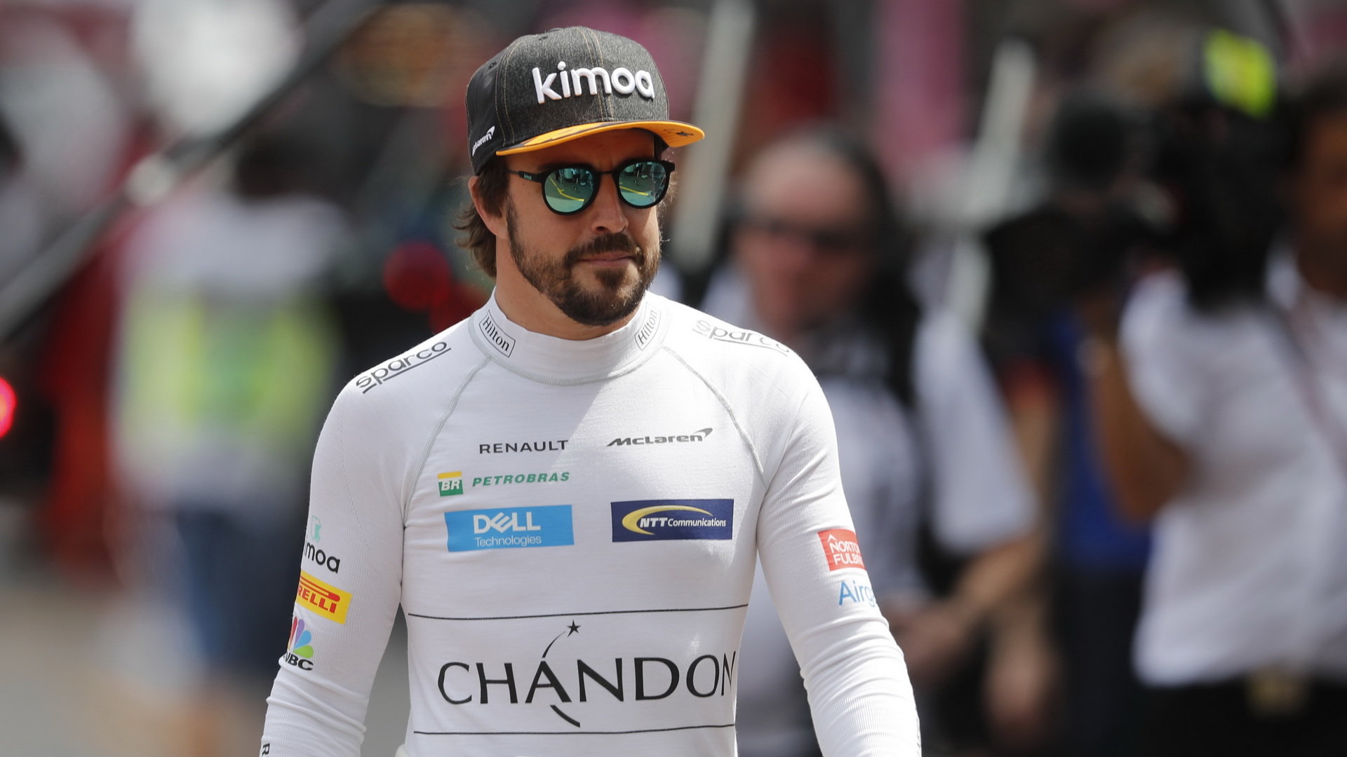 Fernando Alonso svým prohlášením zkouší také podpořit svůj tým