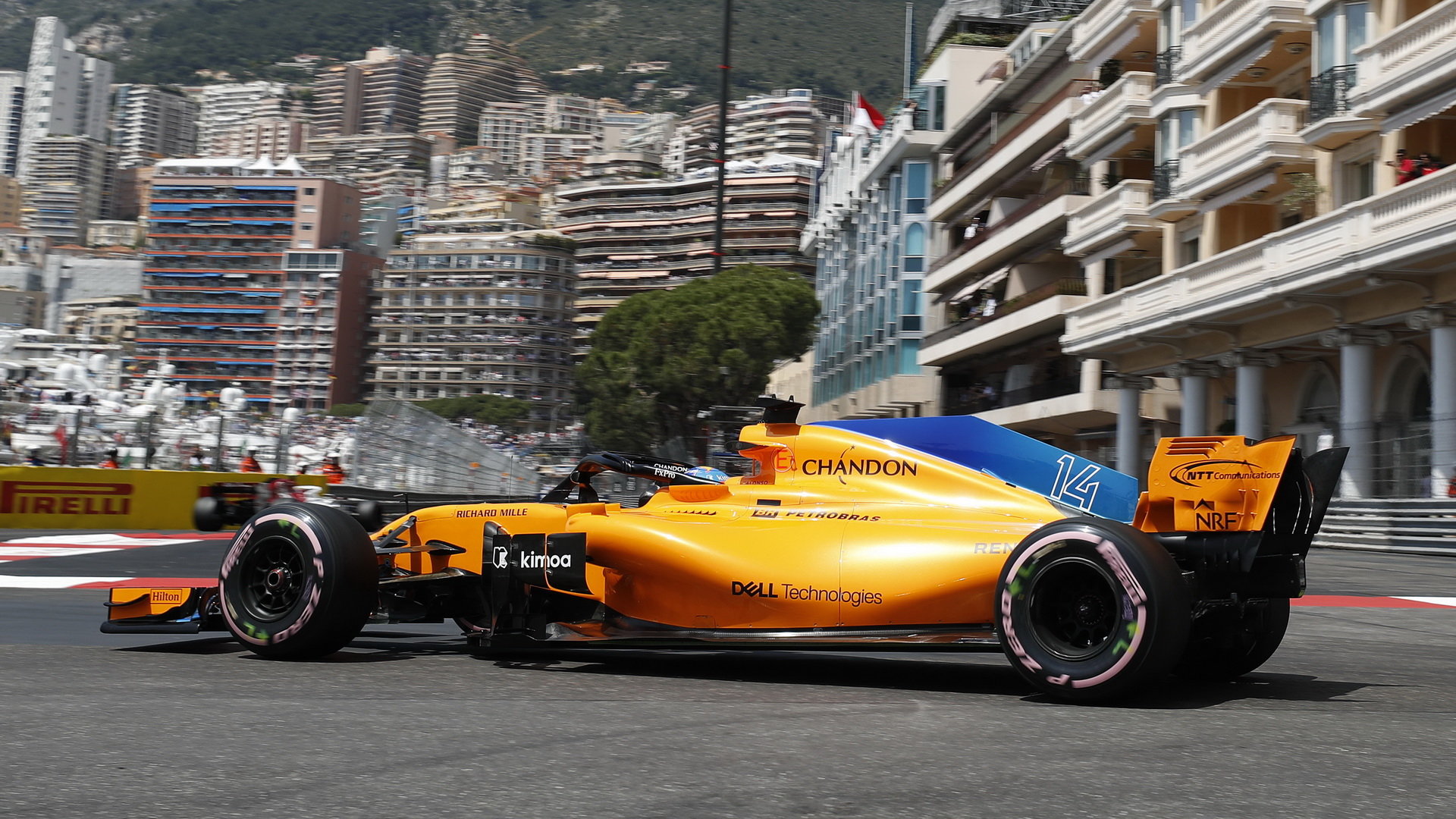 Fernando Alonso věří, že se McLaren na Red Bull dotáhne