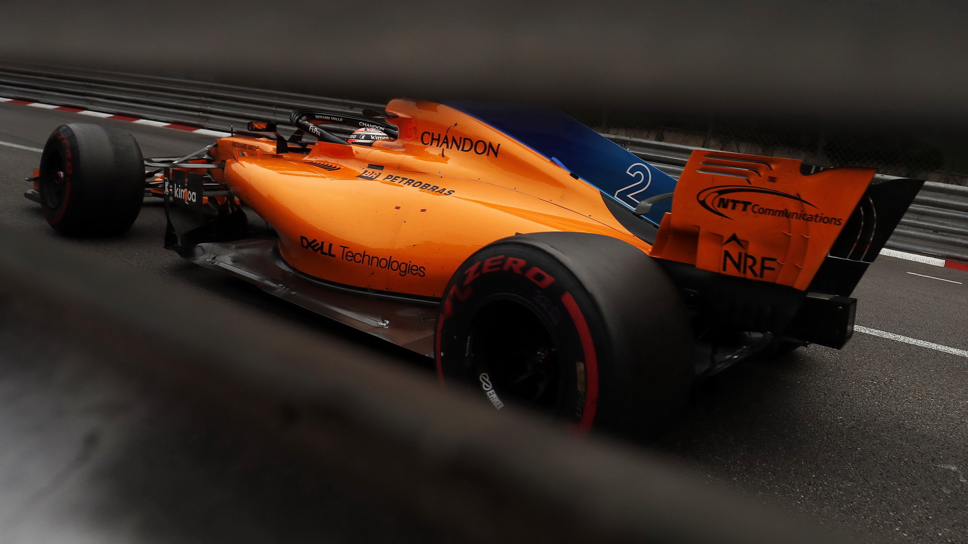Stoffel Vandoorne s McLarenem MCL33 v Monaku