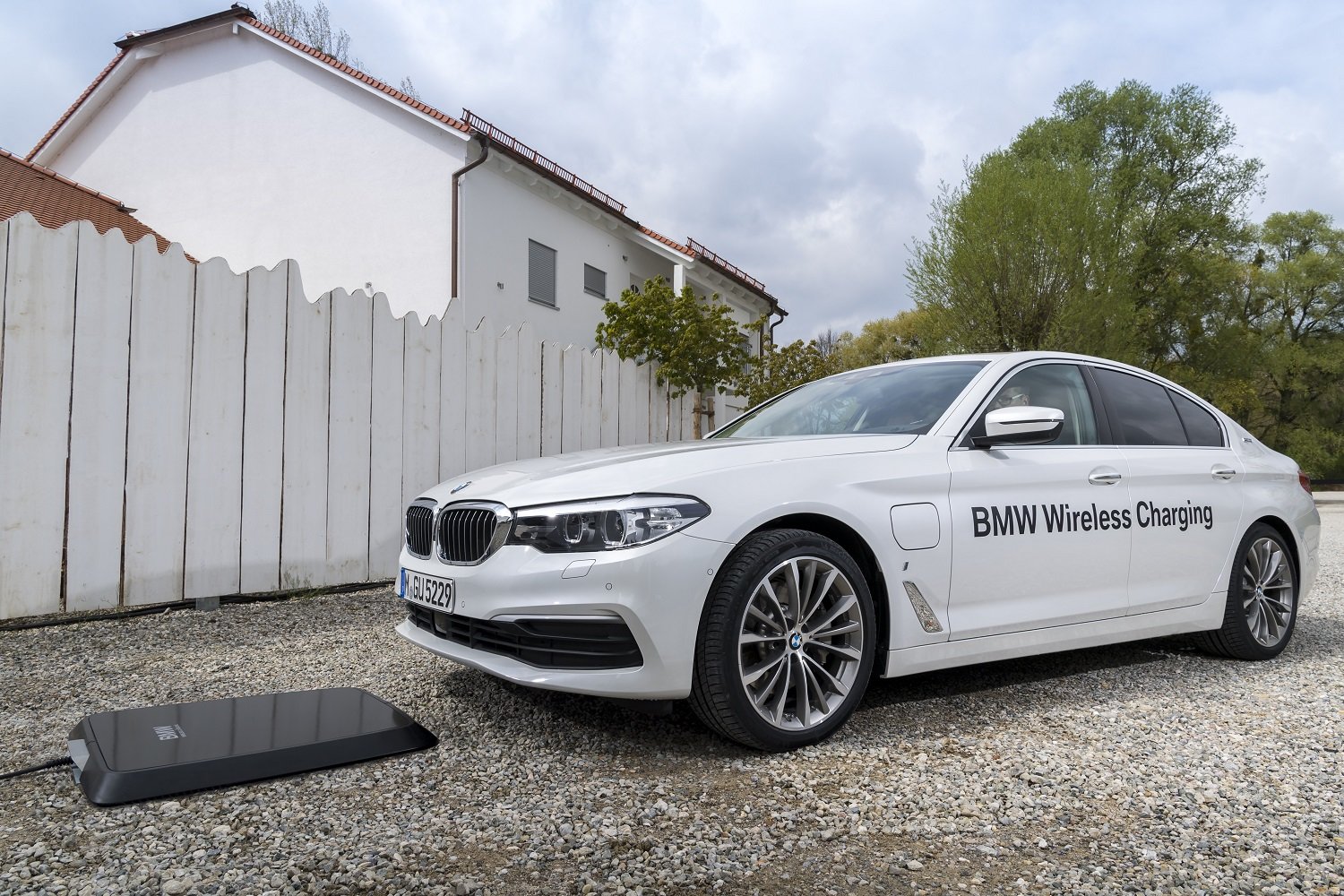 BMW se pochlubilo novým příslušenstvím, díky kterému bude nabíjení podstatně snazší