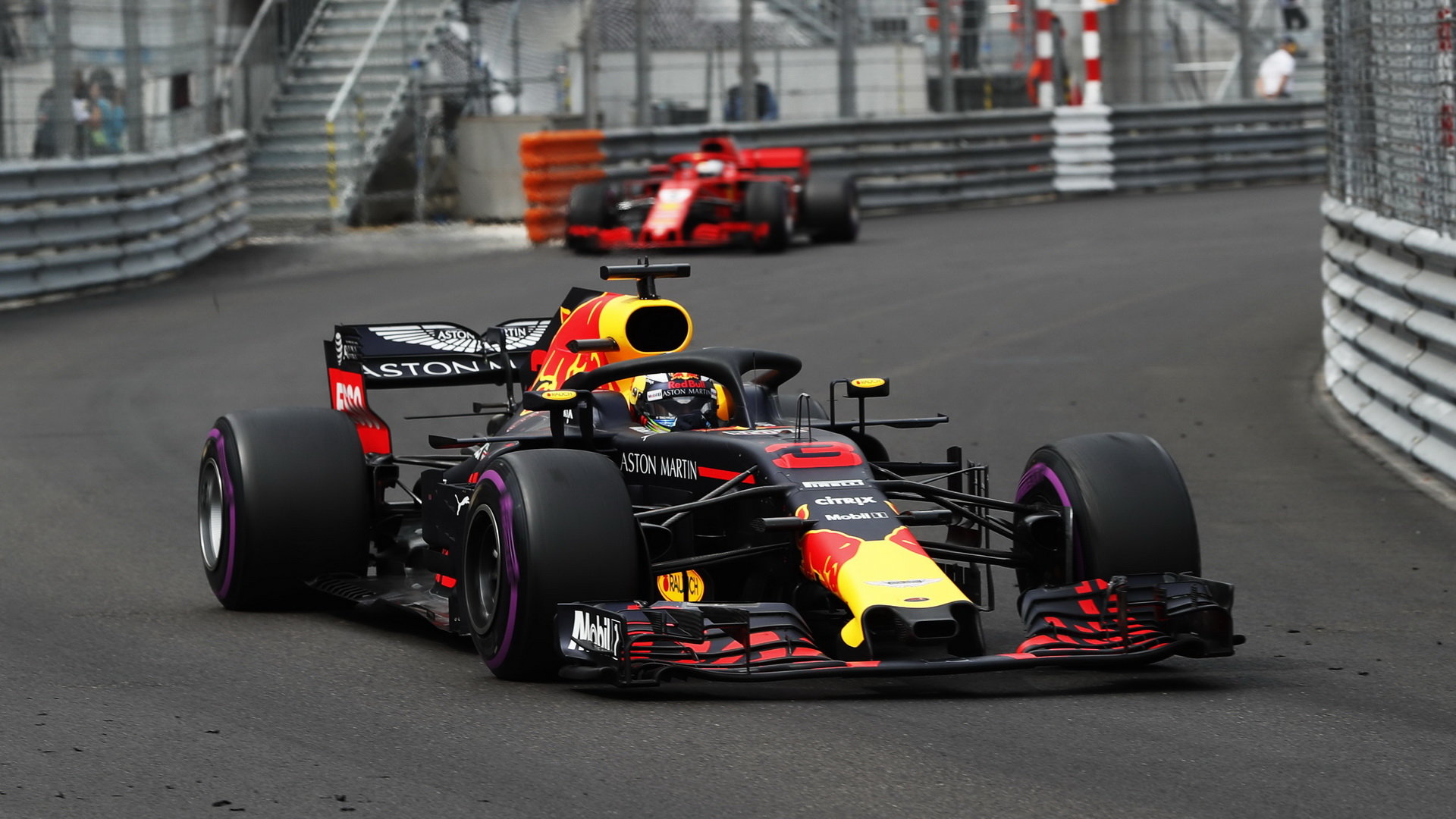 Daniel Ricciardo s Red Bullem dokázal Ferrari i Mercedesy v Monaku porazit