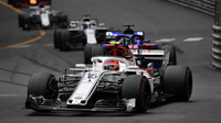 Charles Leclerc počas závodu v Monaku