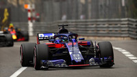 Brendon Hartley počas závodu v Monaku