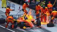 Zach Veach se během závodů Indianapolis 500 dostal do nezáviděníhodné situace, vyřešil ji ale s noblesou