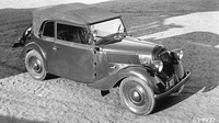 Po sérii 35 roadsterů Škoda Popular z roku 1935 následovalo o dvě léta později 330 čtyřmístných otevřených vozů ve dvou- či čtyřdveřovém provedení.