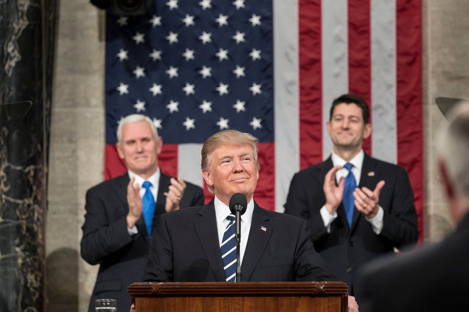 Americký prezident Donald Trump opět hrozí omezováním dovozu německých automobilů do USA