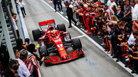 Sebastian Vettel se raduje z vítězství v závodě v Kanadě