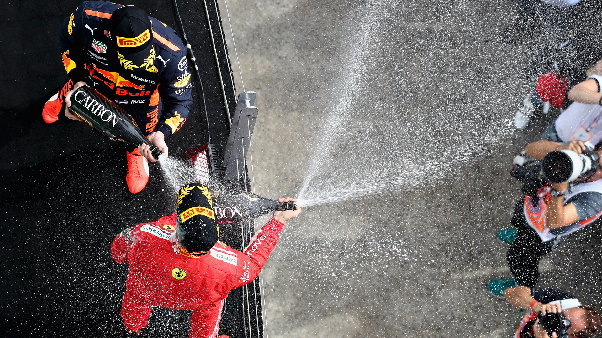 Sebastian Vettel a Max Verstappen na póidu po závodě v Kanadě