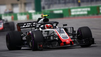 Kevin Magnussen v závodě v Kanadě