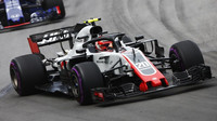 Kevin Magnussen v závodě v Kanadě