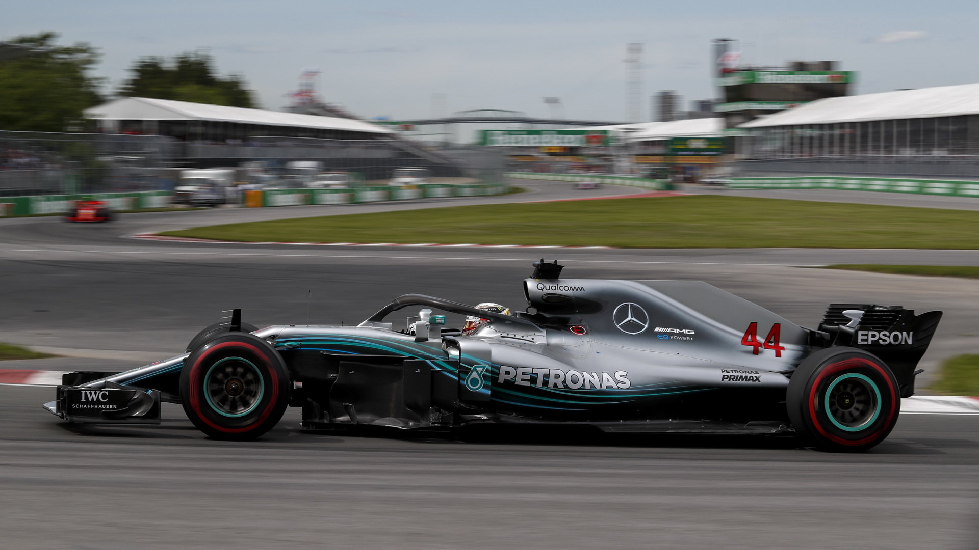Lewis Hamilton měl se starším motorem v Kanadě potíže závod dokončil až na pátém místě