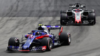 Pierre Gasly a Romain Grosjean v závodě v Kanadě