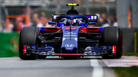 Pierre Gasly v závodě v Kanadě