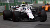 Sergej Sirotkin v závodě v Kanadě