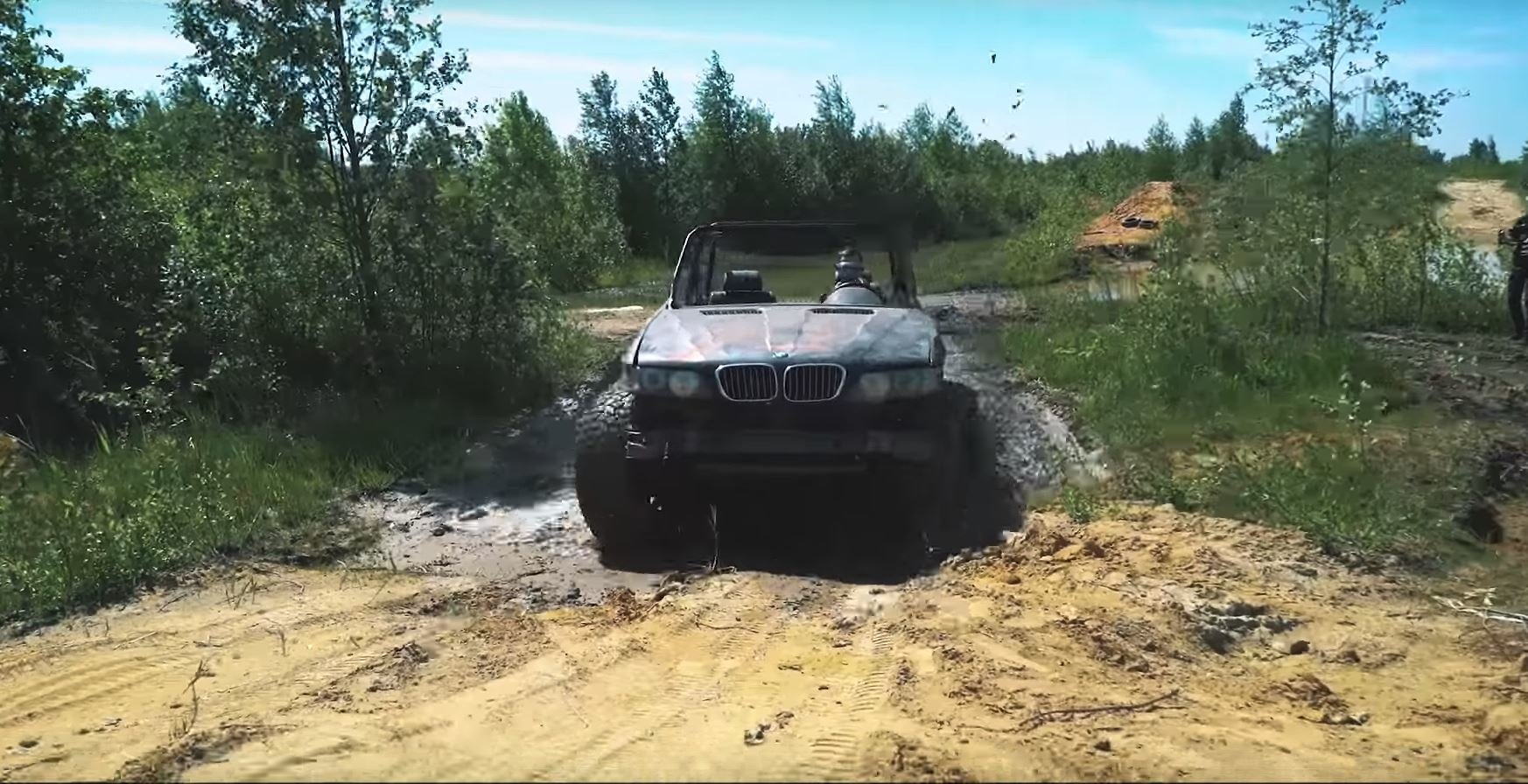 Omlácené BMW se proměnilo v neskutečně zábavnou buggy