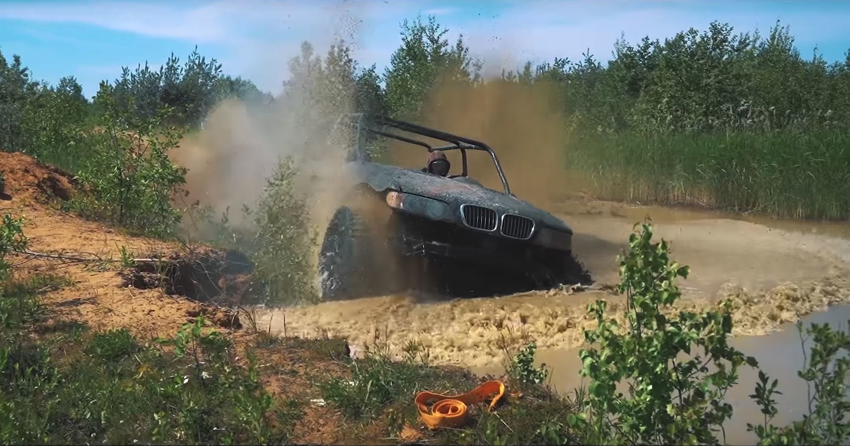 Omlácené BMW se proměnilo v neskutečně zábavnou buggy