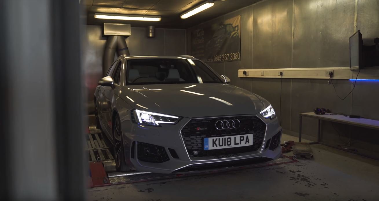 Audi RS4 ukrývá pod kapotou opět víc výkonu, než výrobce uvádí