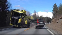Čelní srážka staršího Volva s kamionem opět ukázala, jak jsou tyto automobily bezpečné