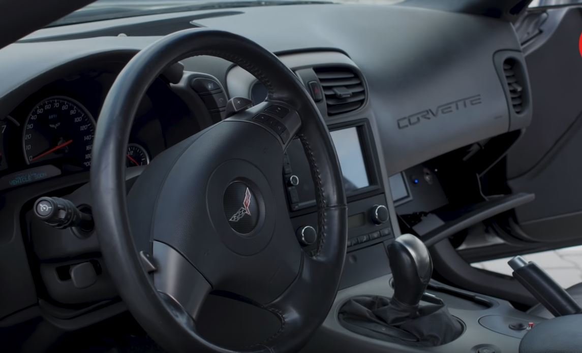 Z Chevroletu Corvette se stal naprosto famózní projekt auta na dálkové ovládání, se kterým lze ale i zcela normálně jezdit