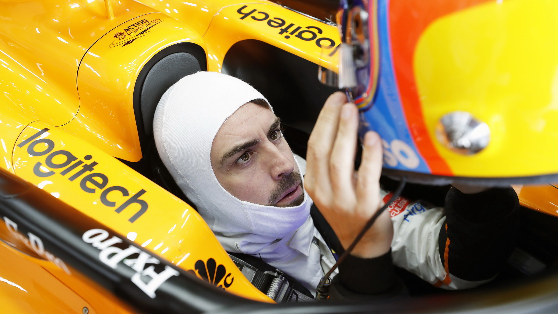 Fernando Alonso po sezóně pověsí svou F1 přilbu na hřebík