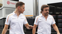 Stoffel Vandoorne a Fernando Alonso ve Francii