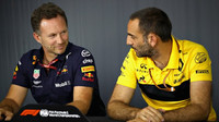 Christian Horner a Cyril Abiteboul na tiskovce ve Francii