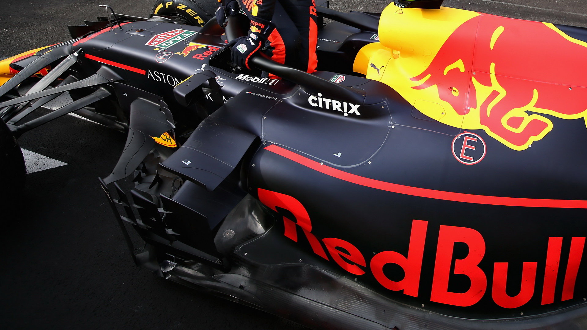 Detail vozu Red Bull po závodě ve Francii