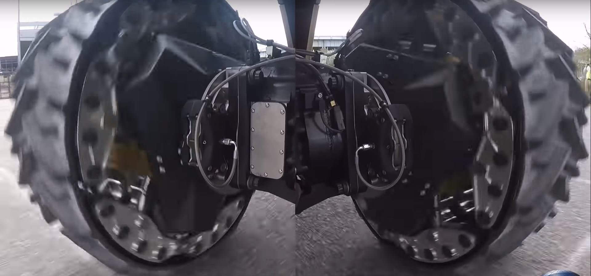 DARPA se pochlubila novou technologií RWT, která umí změnit kola na pásy během pouhých dvou sekund