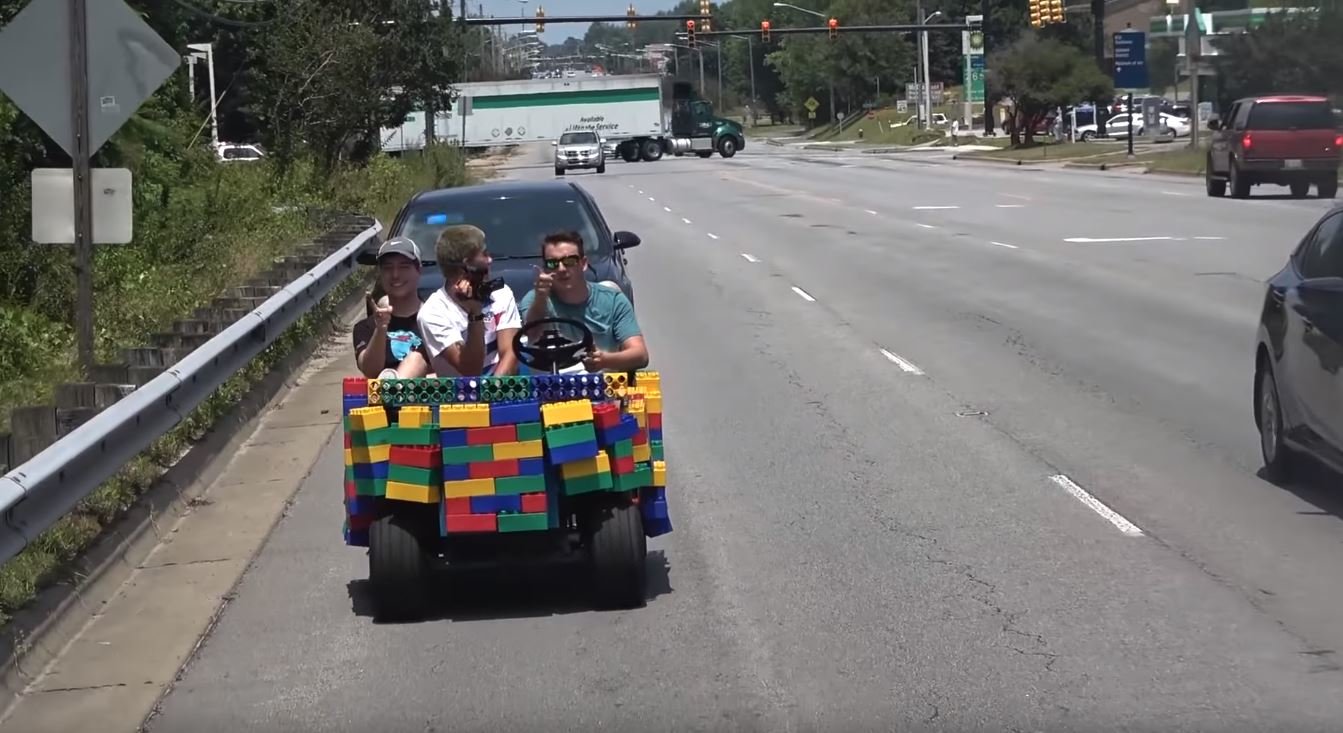 Lego-vozítka slavila mezi lidmi úspěch, policisté z nich však příliš nadšení nebyli