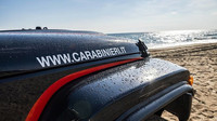 Italští Karabiniéři dostali služební Jeep Wrangler, se kterým budou k vidění i na plážích v Rimini