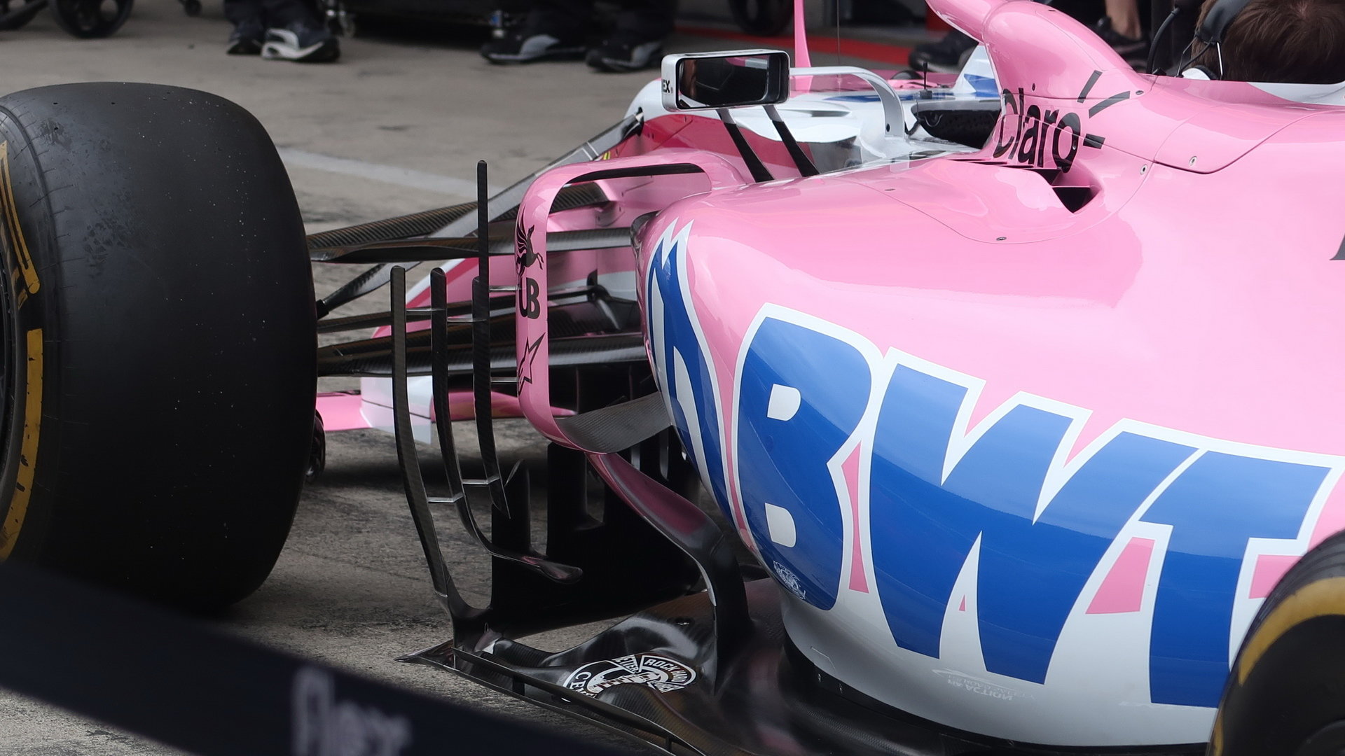 Detail bočnice vozu Force India v Rakousku