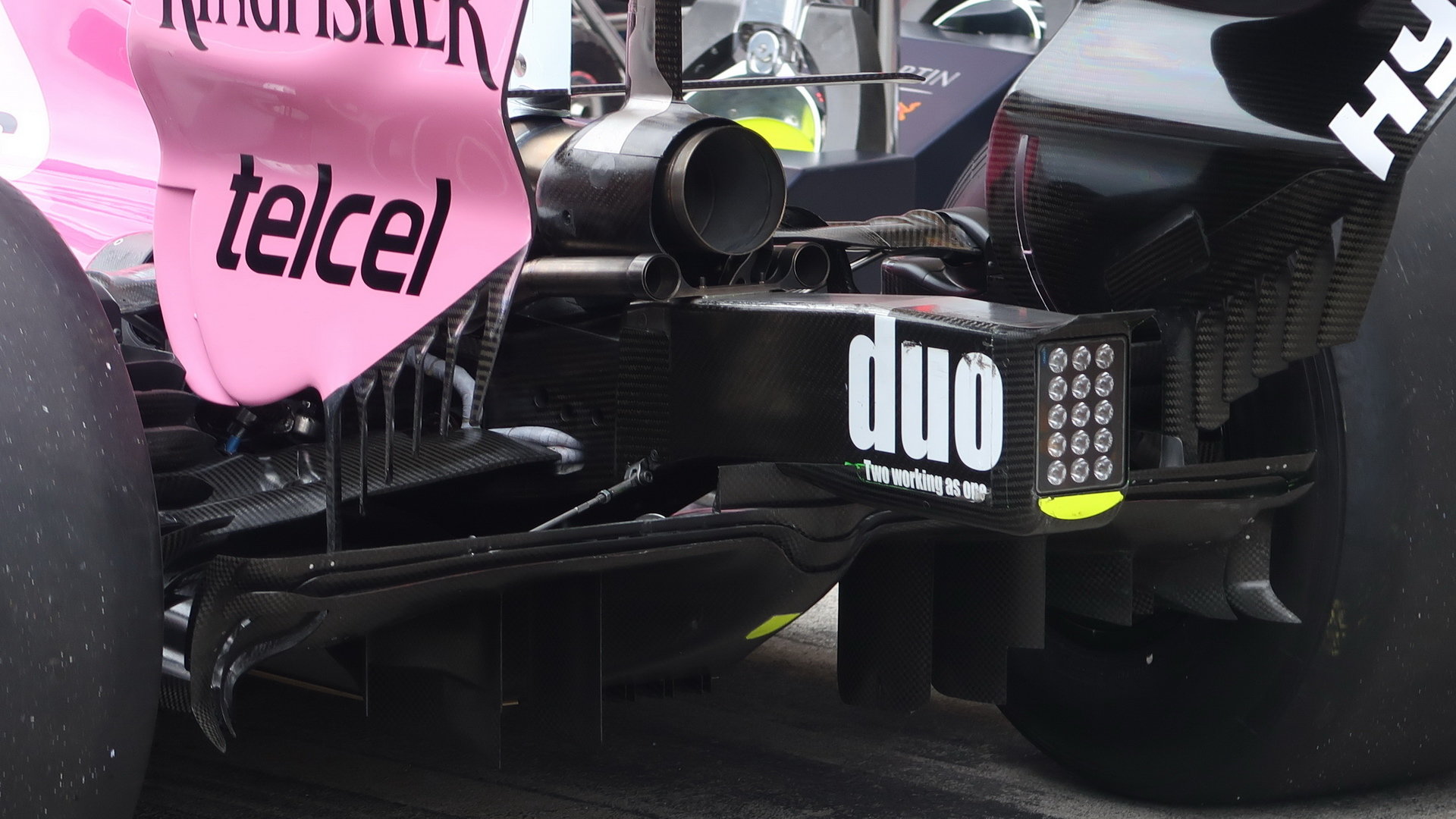 Detail výfuku a difuzoru vozu Force India v Rakousku