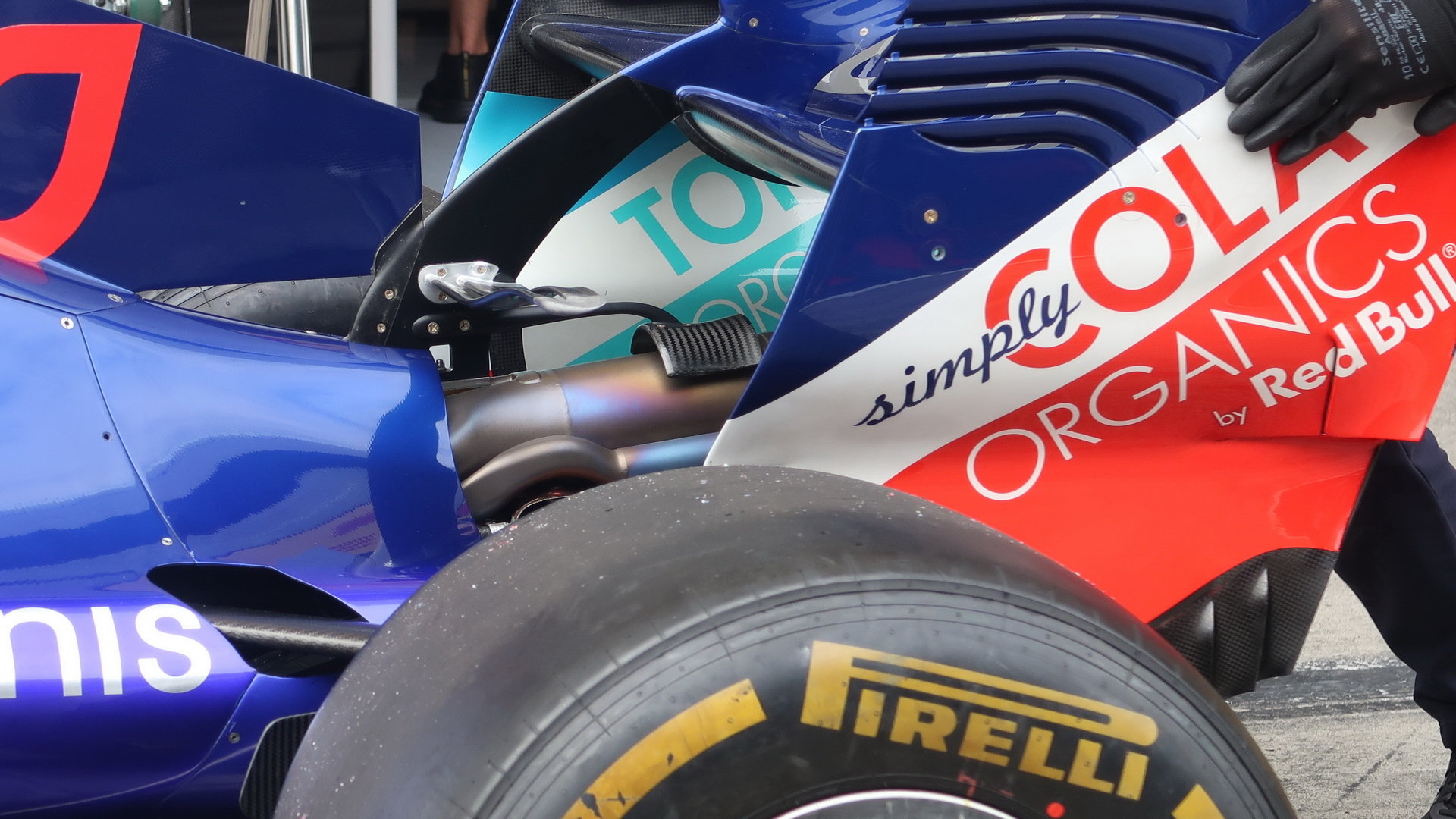 Detail zadního křídla vozu Toro Rosso v Rakousku