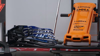 Detail předního křídla vozu McLaren v Rakousku
