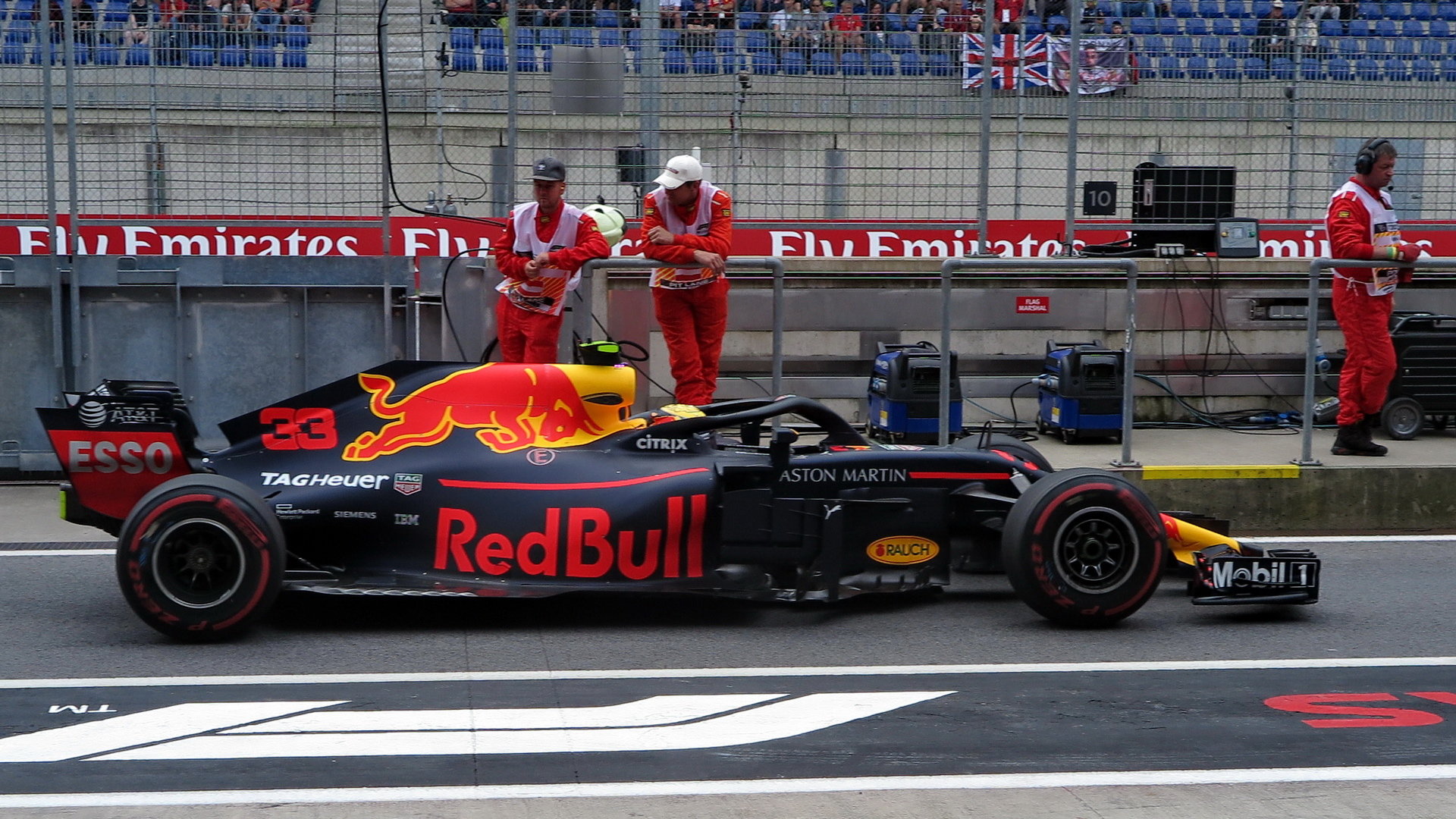 Max Verstappen s Red Bullem v 1. tréninku